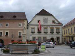 Rathaus und altes Stadttheater von Grein